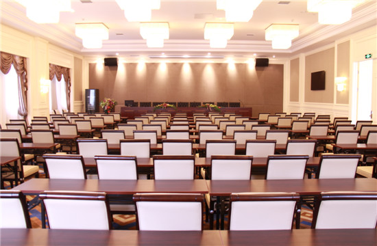 可容纳150人举办培训、召开会议的多功能厅